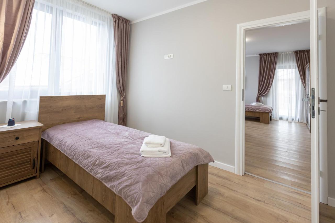 Villa Class Sînmartin Buitenkant foto